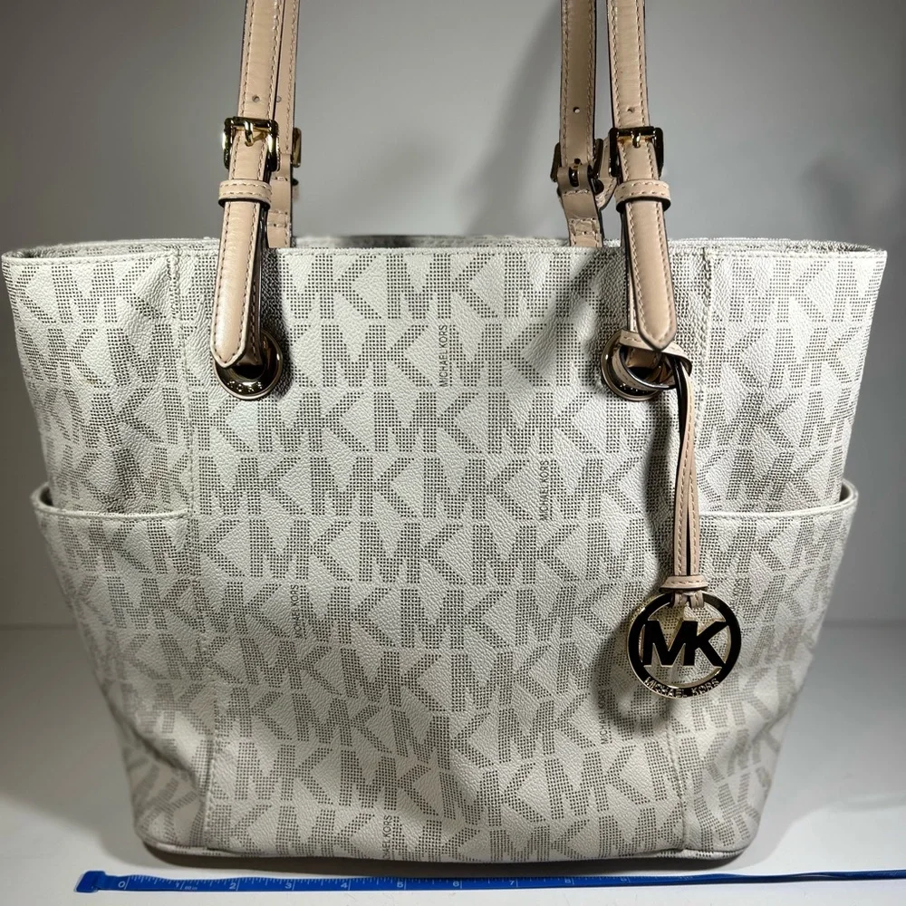 Michael Kors Jet Setter Handbag in crème and tan. - Picture 2 of 12